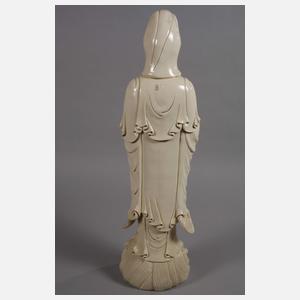 Sehr große Blanc-de-Chine-Figur "Guanyin mit Lotos und Wunschzepter"