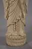 Sehr große Blanc-de-Chine-Figur "Buddha Shakaymuni mit der Almosenschale"