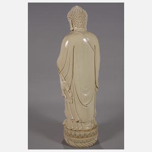 Sehr große Blanc-de-Chine-Figur "Buddha Shakaymuni mit der Almosenschale"
