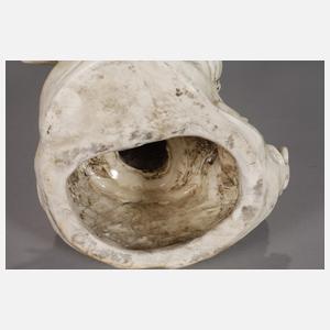 Große Blanc-de-Chine-Figur "Stehende Guanyin mit der Drachenperle"