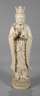 Riesige Blanc-de-Chine-Figur "Stehende Guanyin mit Wunschzepter und Ambrosiaflasche"