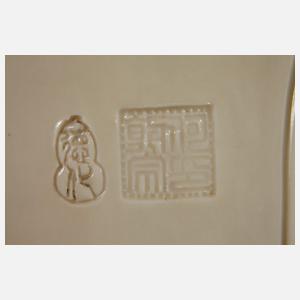 Große Blanc-de-Chine-Figur "Der Bodhisattva Manjusri im Lotosblatt"