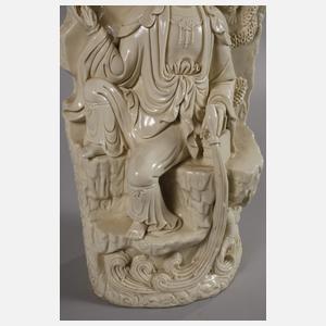 Große Blanc-de-Chine-Figur "Guanyin mit Drache und Phönix"