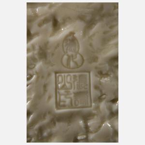 Große Blanc-de-Chine-Figur "Guanyin mit Drache und Phönix"