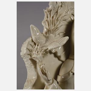 Große Blanc-de-Chine-Figur "Guanyin mit Drache und Phönix"