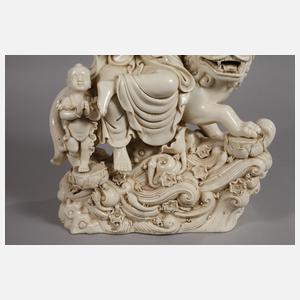 Große Blanc-de-Chine-Figur des Avalokiteshvara Simhanada