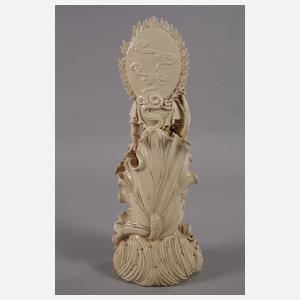 Große Blanc-de-Chine-Figur "Stehende Guanyin Ambrosia versprengend"