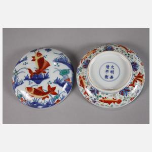 Deckeldose "Karpfenfische im sommerlichen Lotosteich"