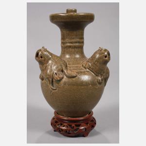 Seladon-Kerzenhalter mit Löwen