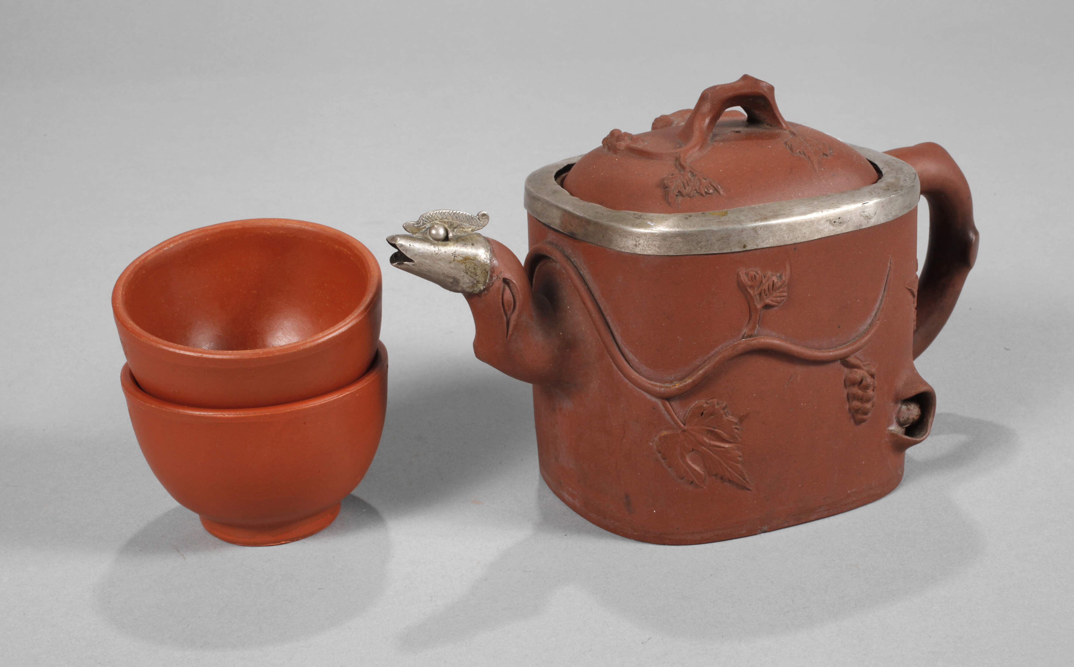 Yixing-Hühnerkopfkanne und Paar Koppchen