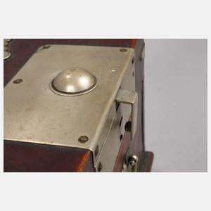 Koreanisches Spiegelschränkchen