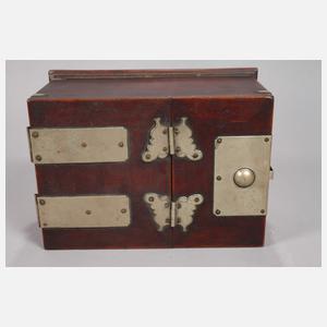 Koreanisches Spiegelschränkchen