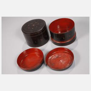 Zwei schwarze Betelboxen