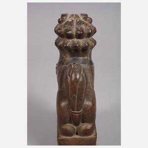 Holzfigur eines Tempellöwen