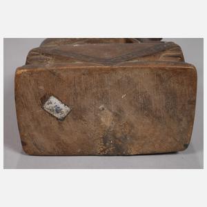 Holzfigur eines Tempellöwen