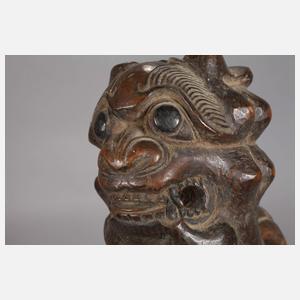 Holzfigur eines Tempellöwen