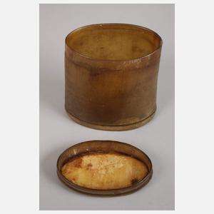 Zwei Schnupftabakdosen