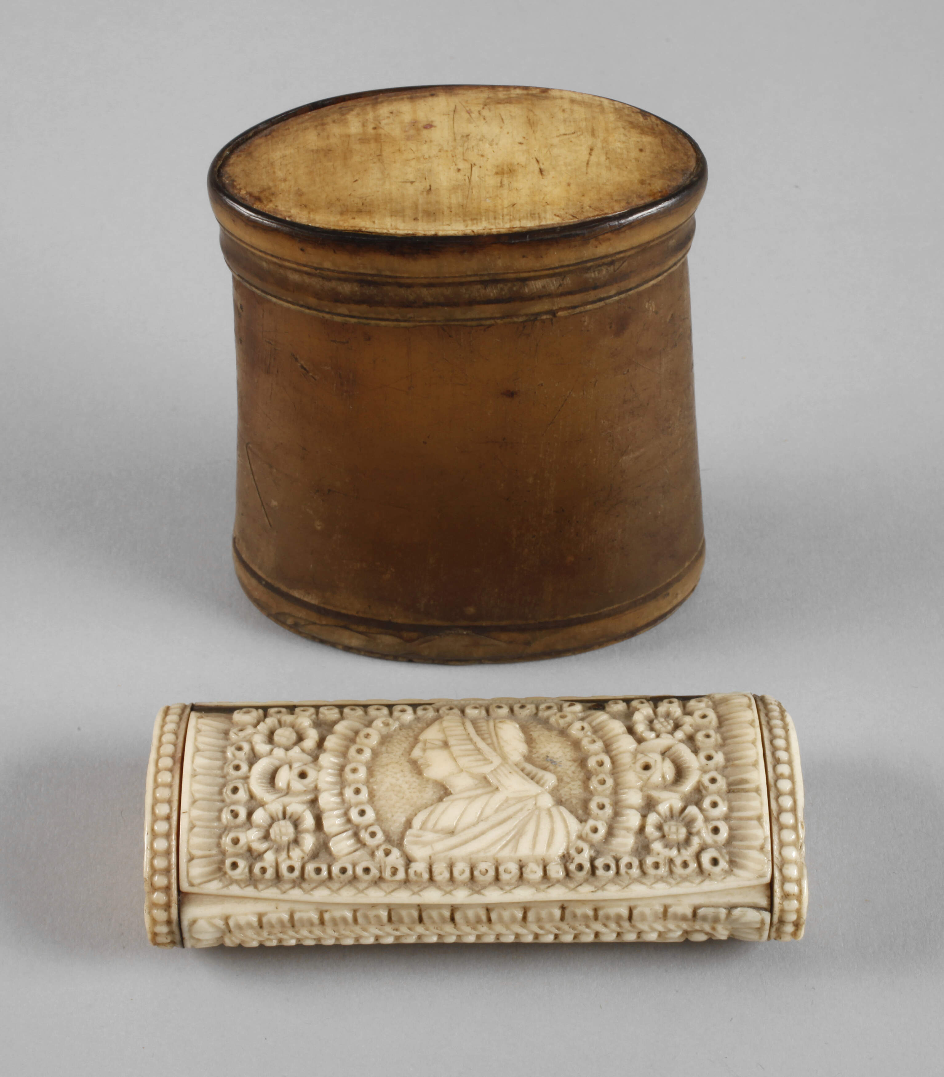 Zwei Schnupftabakdosen