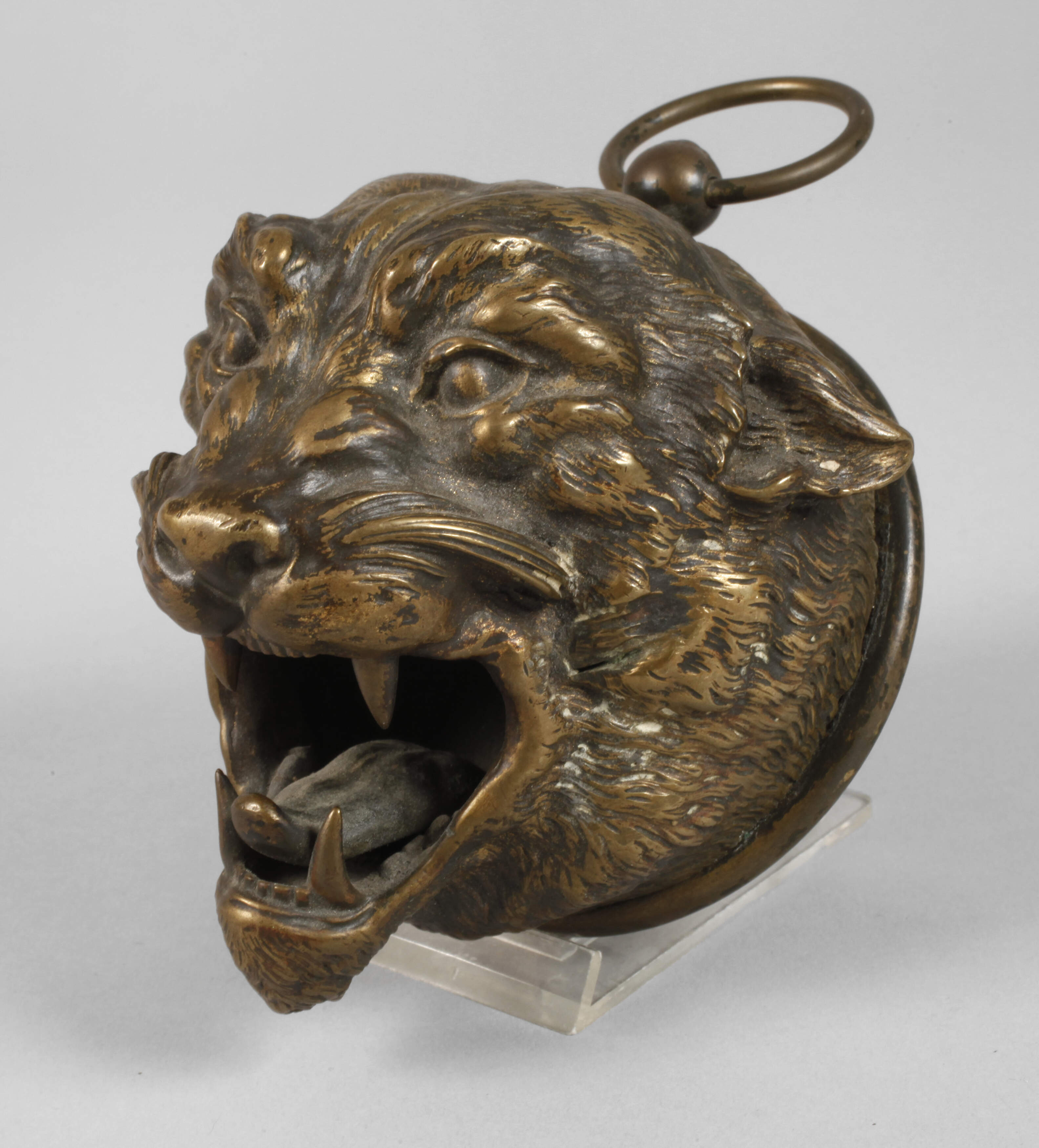 Figürliches Bronzerelief