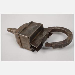 Trickschloss mit drei Schlüsseln