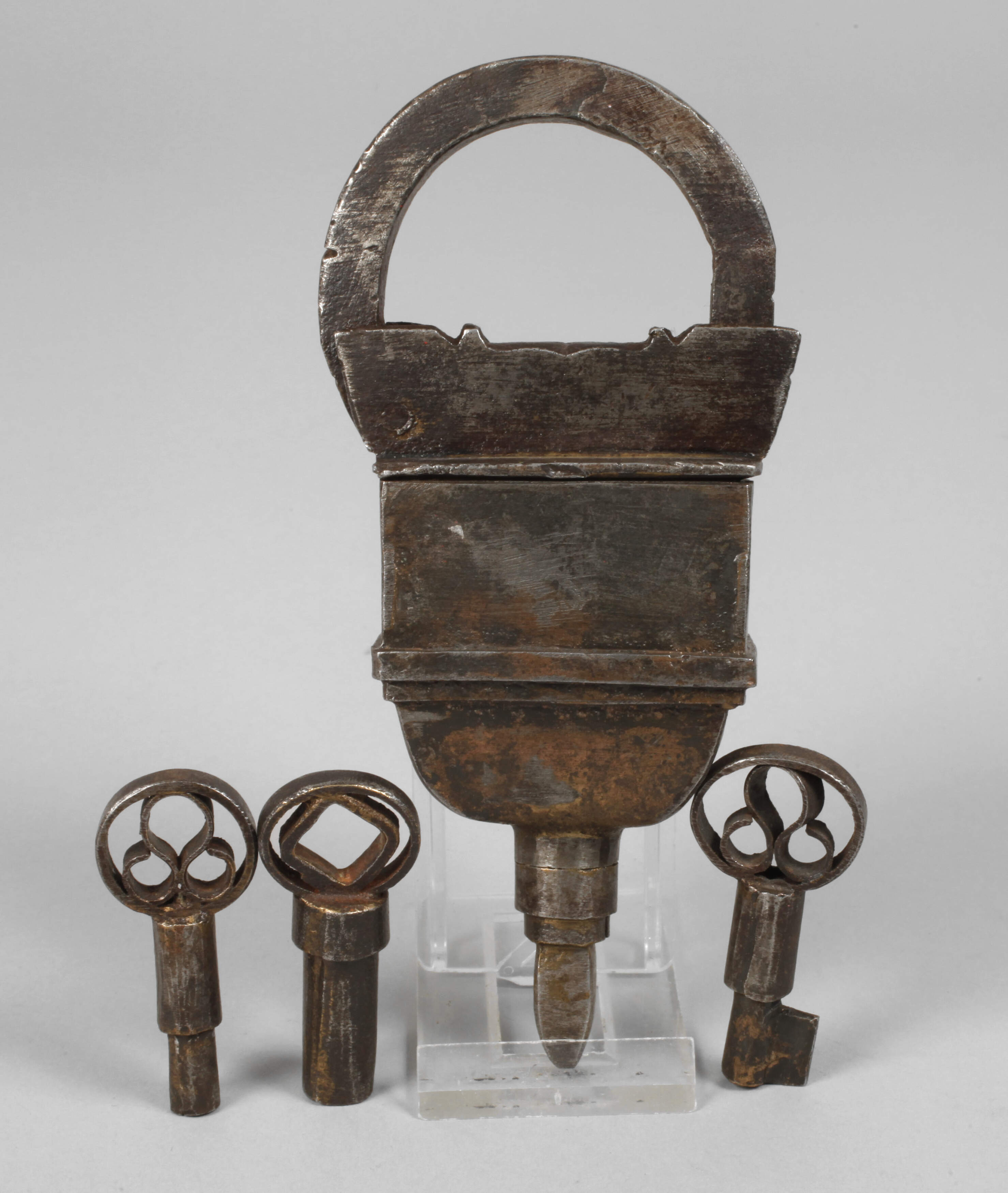 Trickschloss mit drei Schlüsseln