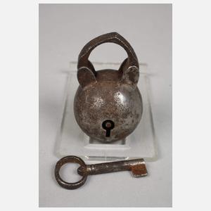 Kleines spätgotisches Kugelschloss