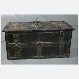 Frühe Eisentruhe
