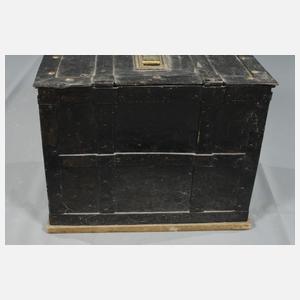 Schwere Eisentruhe barock