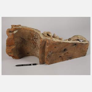 Geschnitztes Kapitell