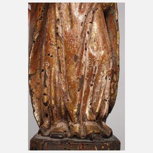 Drei geschnitzte Heiligenfiguren