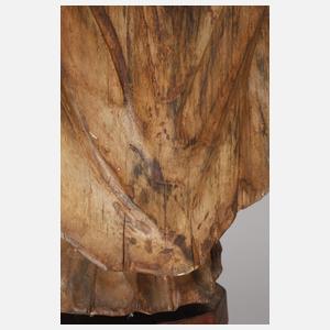 Drei geschnitzte Heiligenfiguren