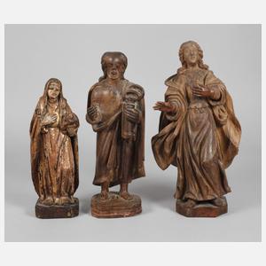 Drei geschnitzte Heiligenfiguren