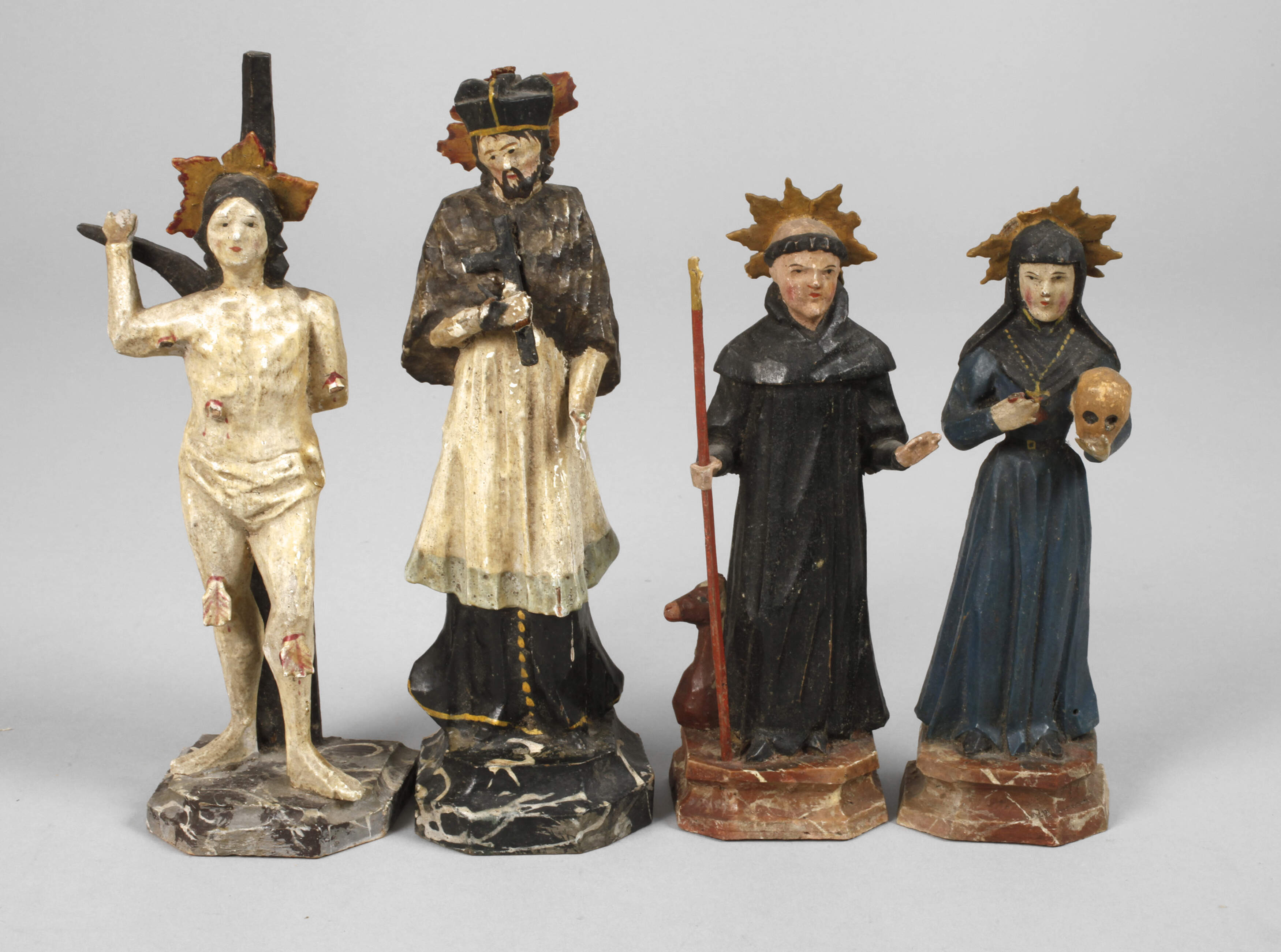 Vier geschnitzte Heiligenplastiken