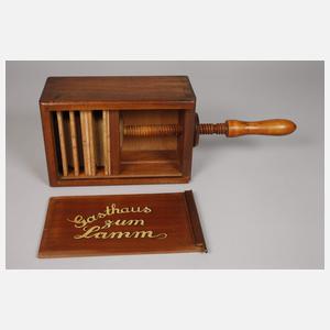 Drei Spielkartenpressen