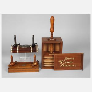 Drei Spielkartenpressen