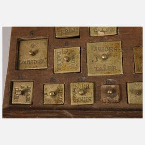 Barocke Münzwaage mit Löwen