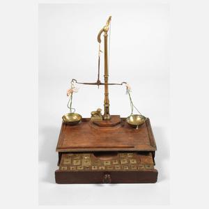Barocke Münzwaage mit Löwen