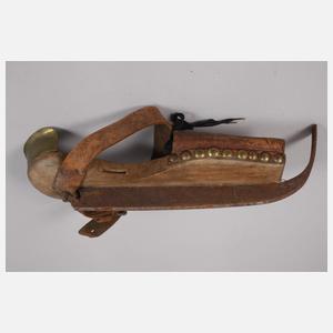 Fünf historische Schlittschuhe