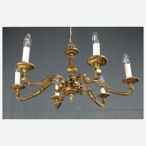 Deckenlüster im klassizistischen Stil