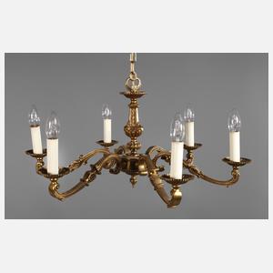 Deckenlüster im klassizistischen Stil