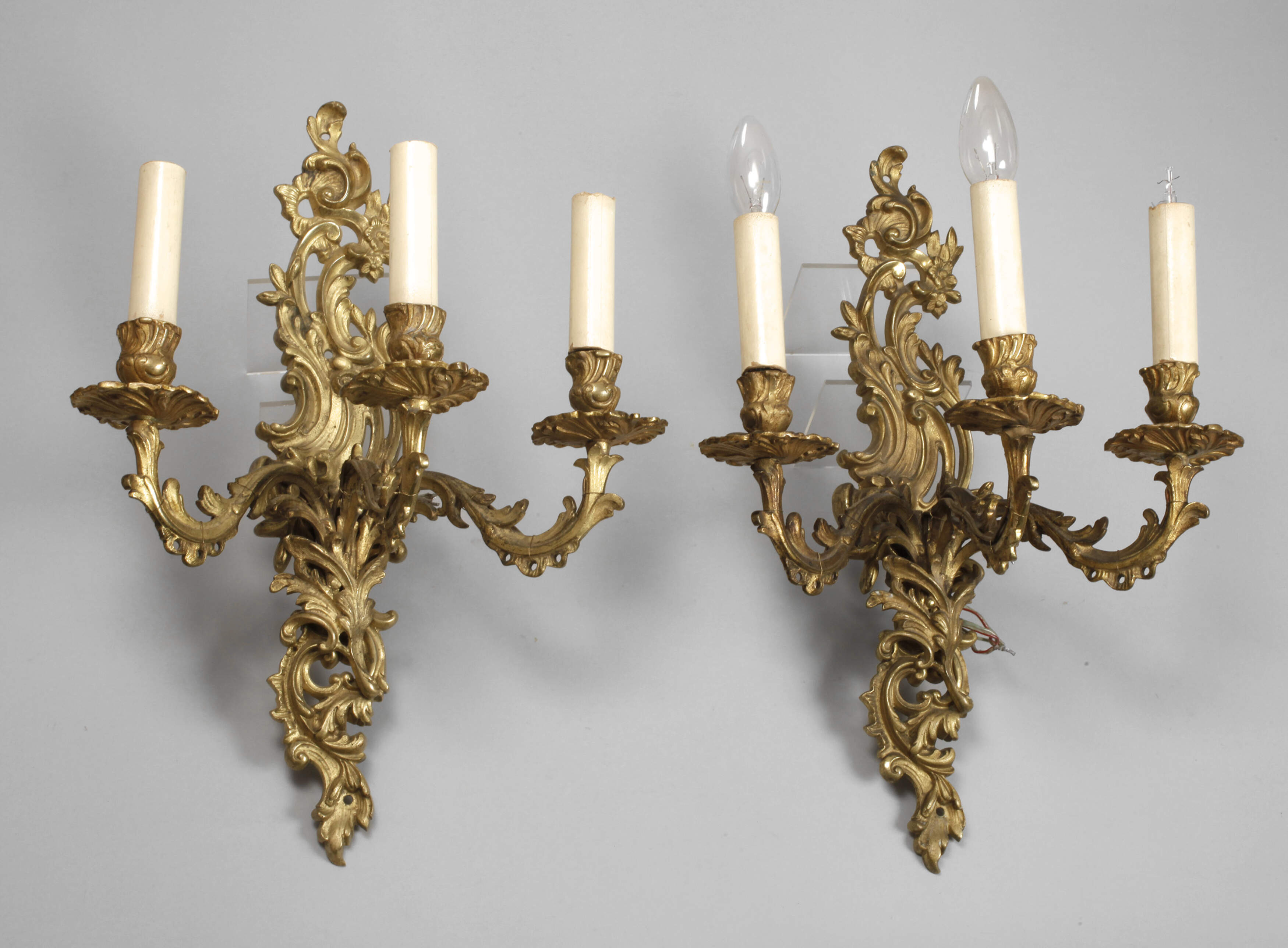 Paar große Wandappliken