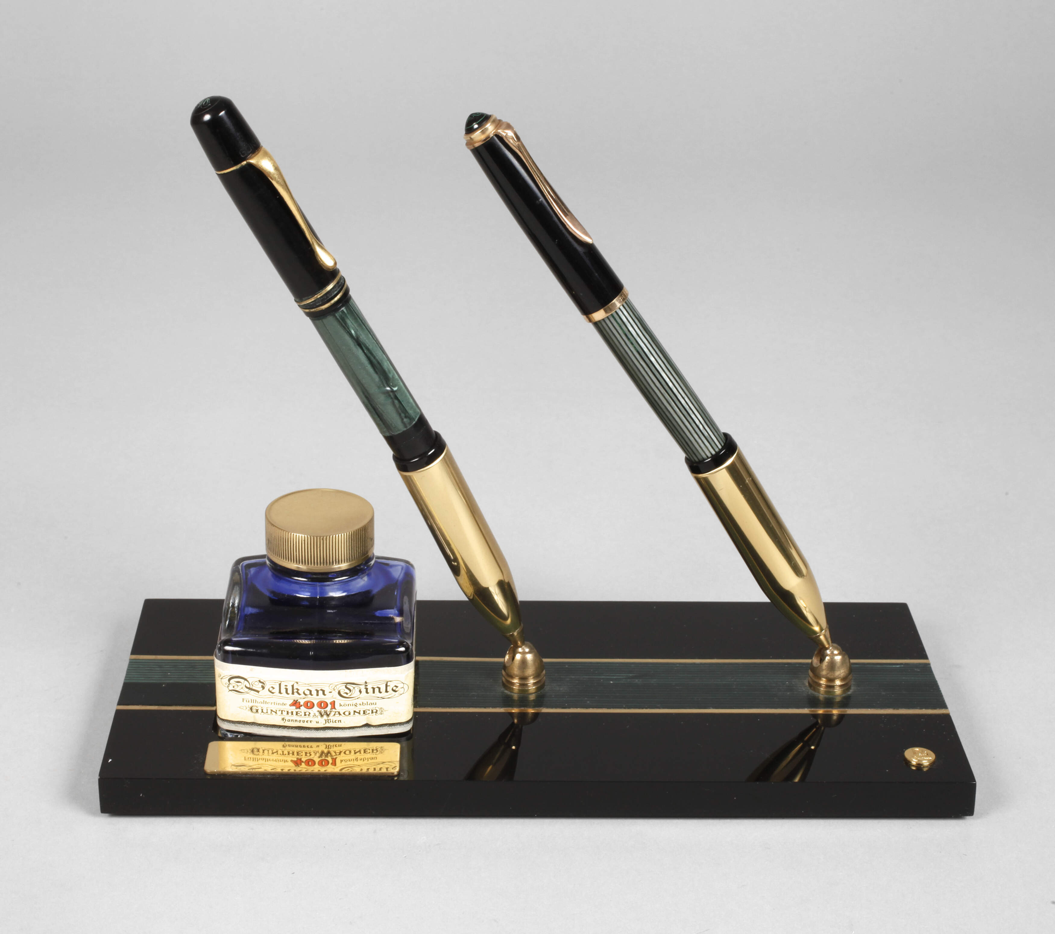 Schreibgarnitur und zwei Füllfederhalter Pelikan