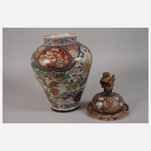 Paar Deckelvasen Imari