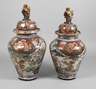 Paar Deckelvasen Imari