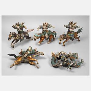 Fünf Reiterplastiken