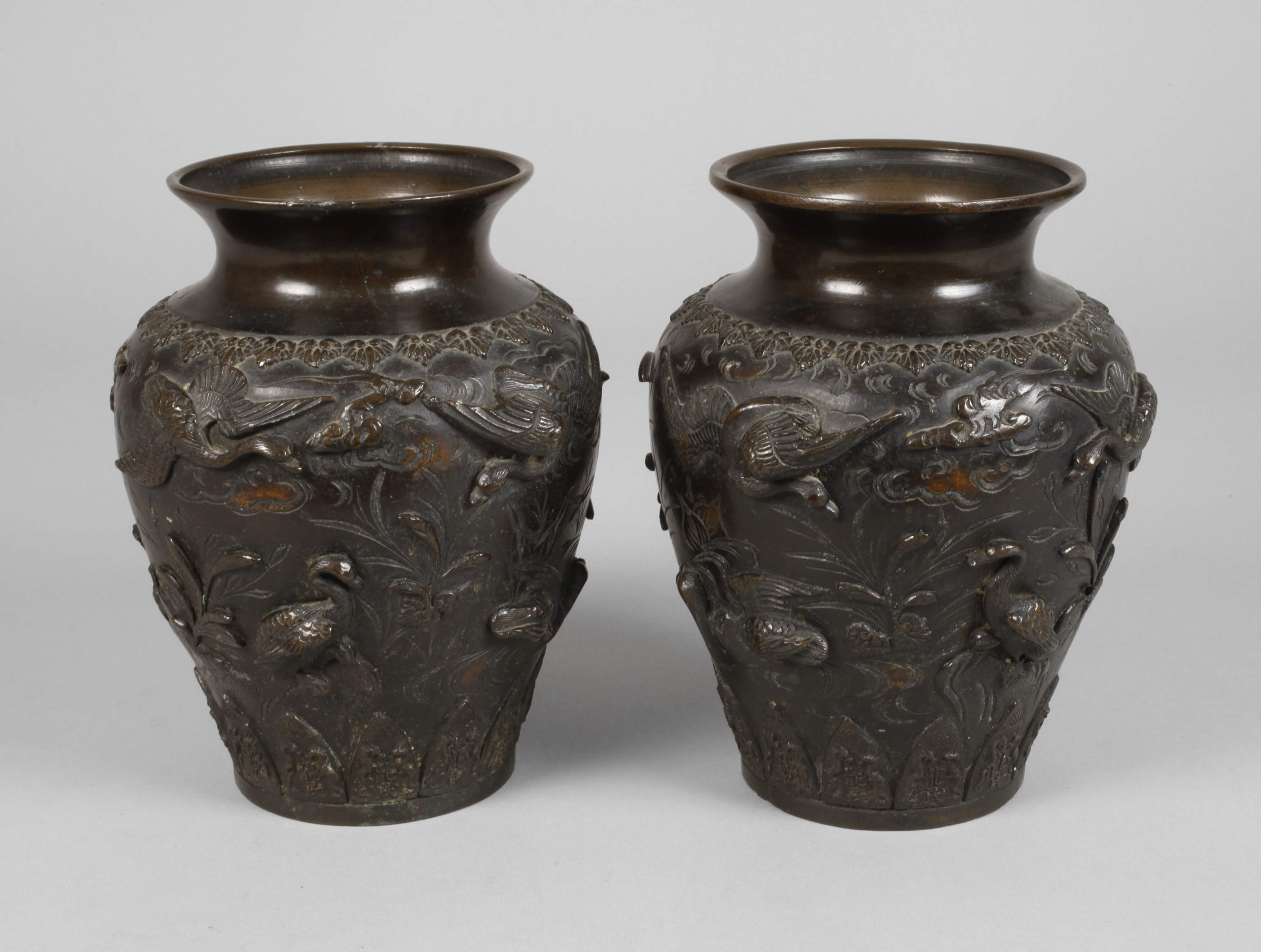 Paar Bronzevasen Japan