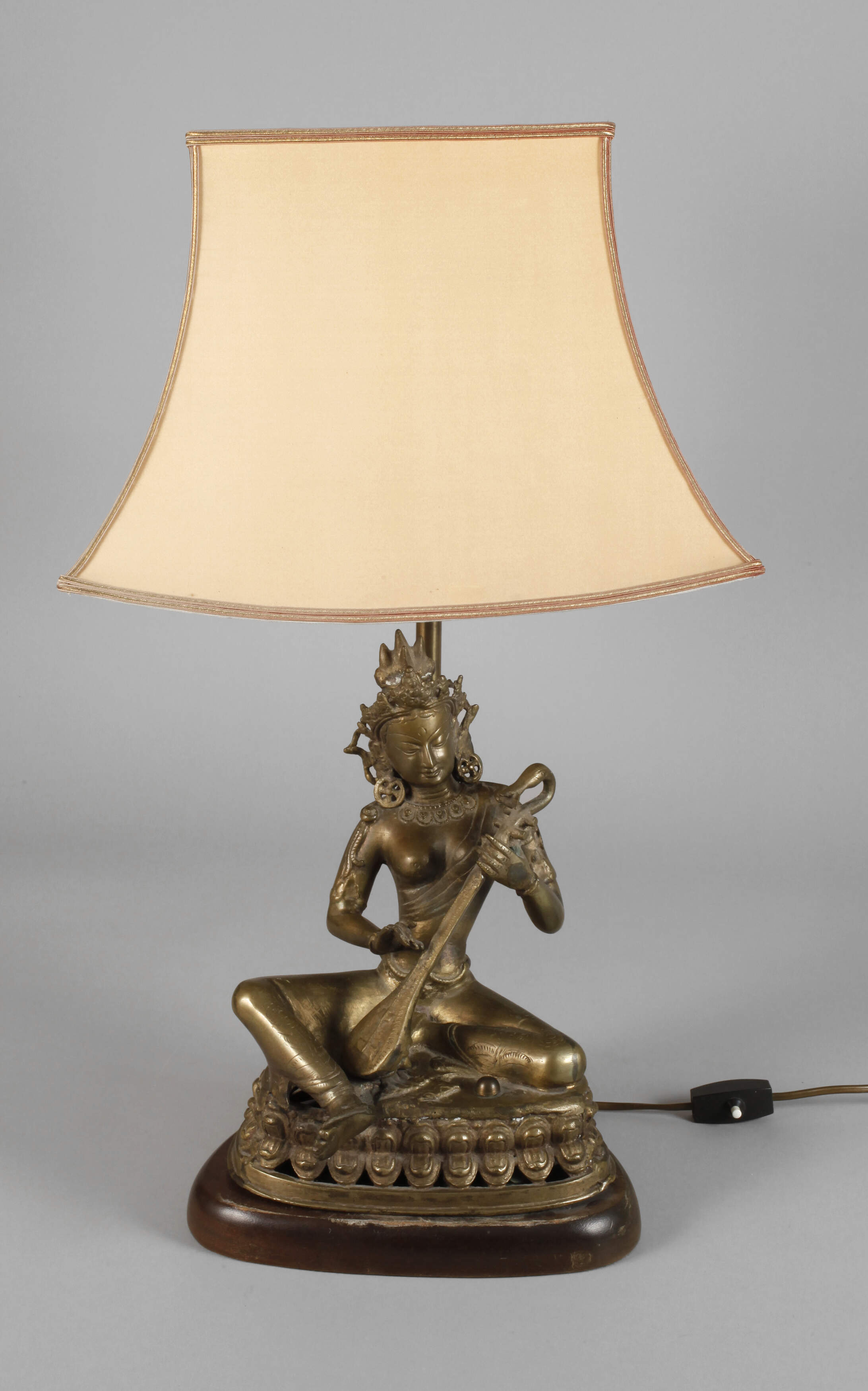 Figürliche Tischlampe