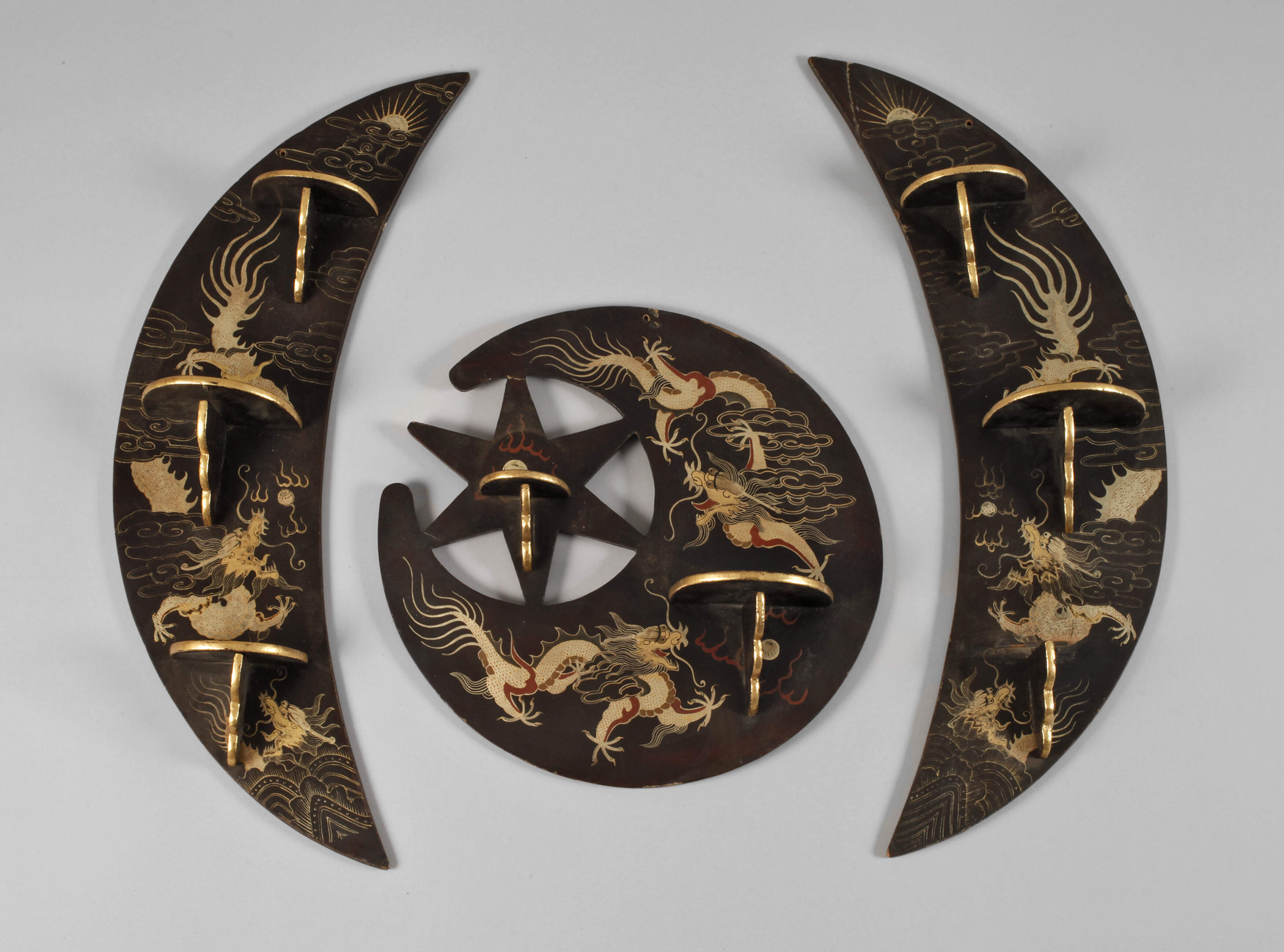 Drei Wandkonsolen Lack