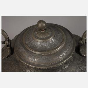 Übergroßer Teekessel