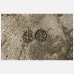 Übergroßer Teekessel